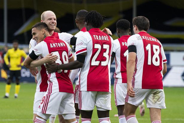 Chiến thắng hủy diệt giúp Ajax bắt kịp kỷ lục 48 năm