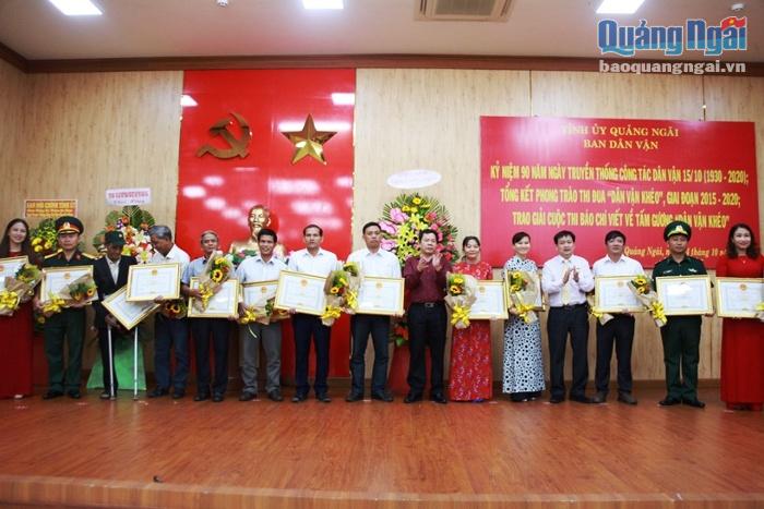 Chủ tịch UBND tỉnh Đặng Văn Minh đã trao bằng khen cho 15 cá nhân tiêu biểu trong phong trào thi đua “Dân vận khéo”, giai đoạn 2015- 2020. 