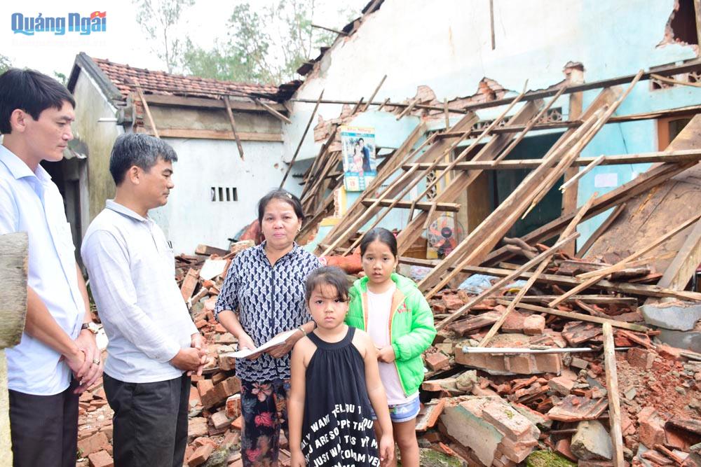 Sơn Tịnh: Sập nhà trong đêm làm 4 bà cháu bị thương