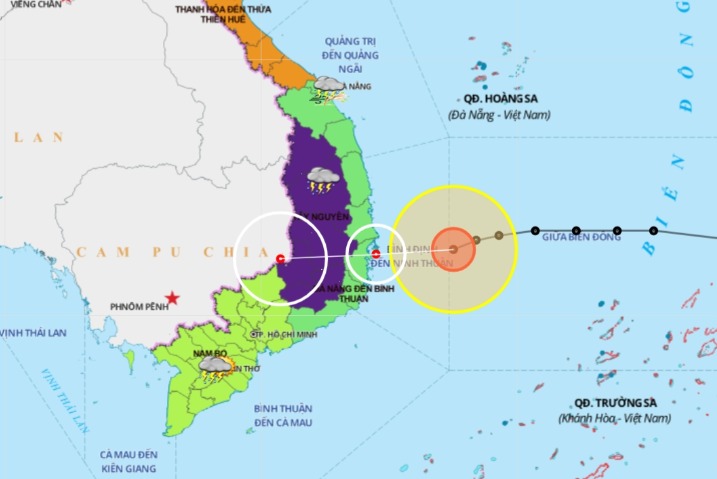 Mưa lớn diện rộng tại khu vực Trung Trung Bộ do ảnh hưởng bão số 12