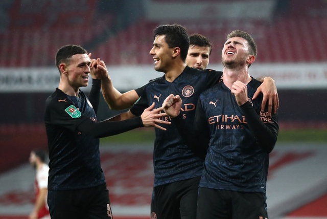 'Vùi dập' Arsenal tại Emirates, Man City vào bán kết Cúp Liên đoàn