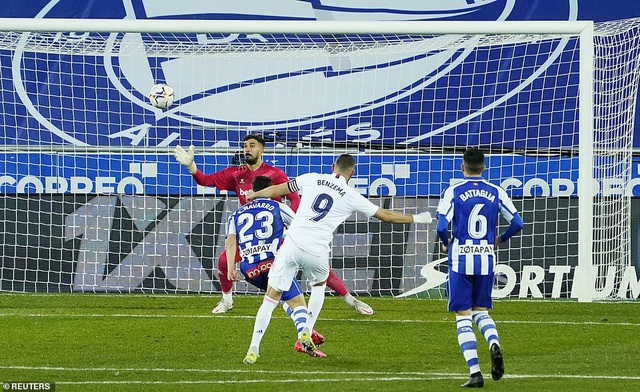 Benzema và Hazard tỏa sáng, Real Madrid gây áp lực lên Atletico