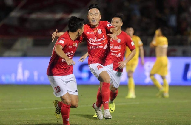 Lee Nguyễn đá chính, CLB TPHCM thắng trận đầu tay ở V-League