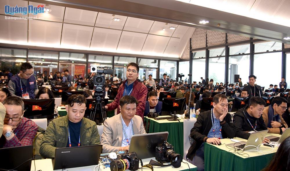 Gần 500 phóng viên báo chí tác nghiệp tại Đại hội đại biểu toàn quốc lần thứ XIII của Đảng