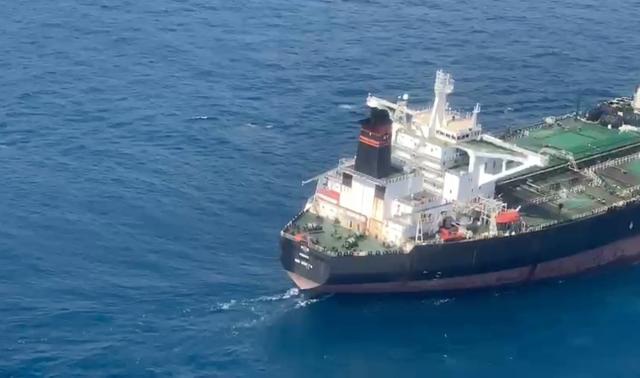 Indonesia bắt siêu tàu của công ty Trung Quốc nghi chuyển dầu trái phép