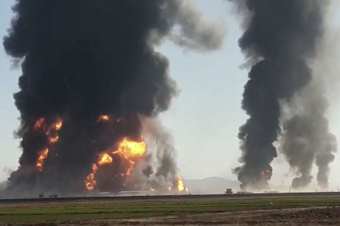 Hàng trăm xe chở nhiên liệu phát nổ ở biên giới Iran - Afghanistan