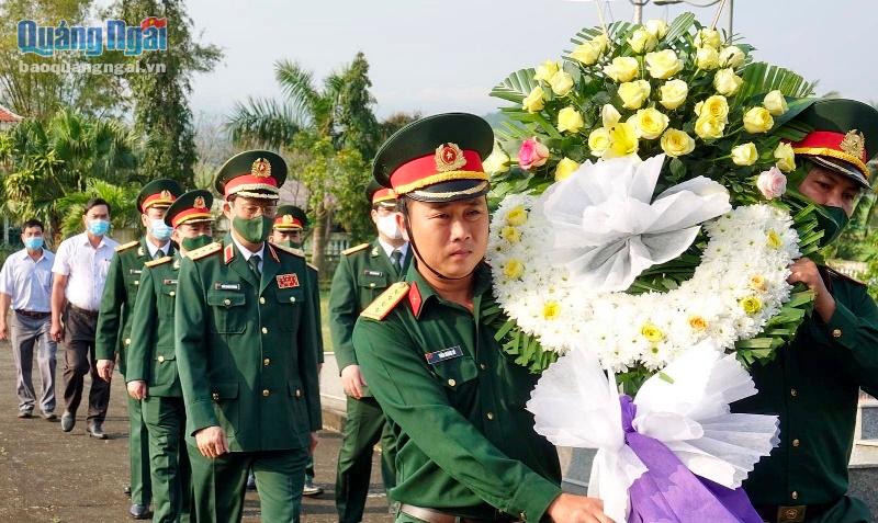Thượng tướng Trần Quang Phương dâng hương tưởng niệm các Anh hùng liệt sĩ