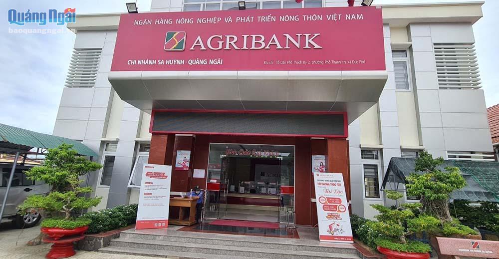 Nhân viên Agribank giúp khách hàng tránh một vụ lừa đảo số tiền lớn