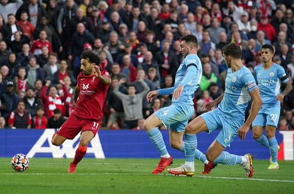 Salah ghi siêu phẩm, Liverpool chia điểm kịch tính với Man City