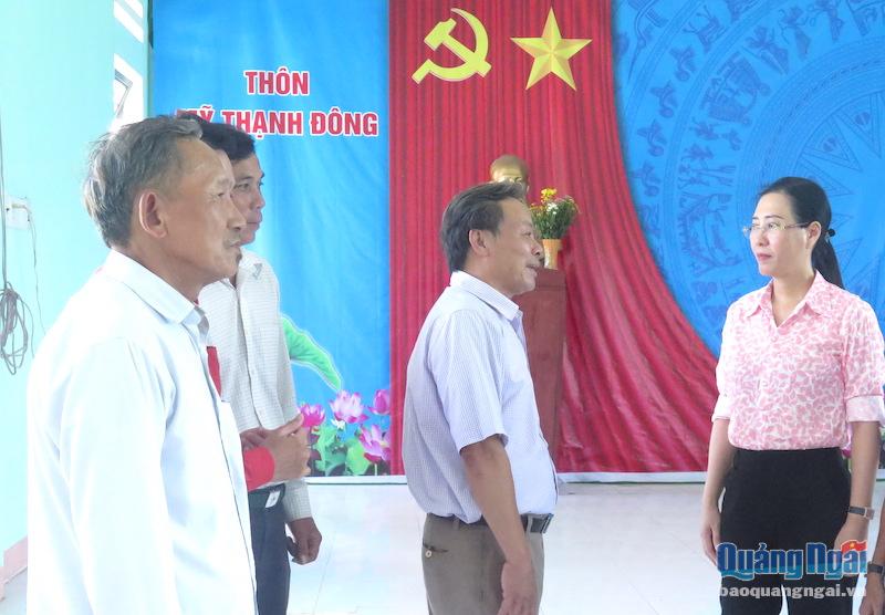 Bí thư Tỉnh ủy Bùi Thị Quỳnh Vân dự sinh hoạt tại Chi bộ thôn Mỹ Thạnh Đông