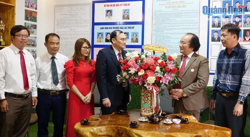 Chủ nhiệm Ủy ban Kiểm tra Tỉnh ủy Võ Văn Quỳnh thăm Trường Phổ thông Dân tộc nội trú THCS Sơn Tây