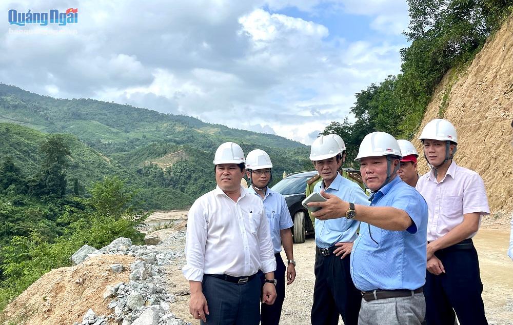 Phó Chủ tịch UBND tỉnh Trần Phước Hiền kiểm tra, chỉ đạo tháo gỡ vướng mắc dự án Thuỷ điện Trà Phong
