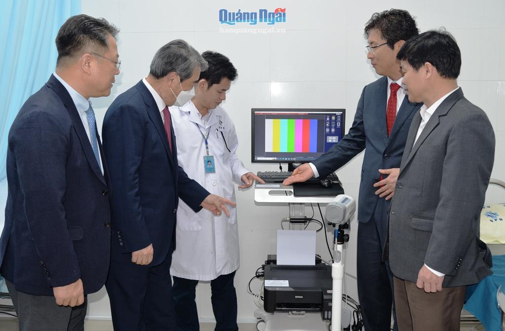 Tặng thiết bị y tế trị giá hơn 554 triệu đồng cho Bệnh viện Sản – Nhi tỉnh