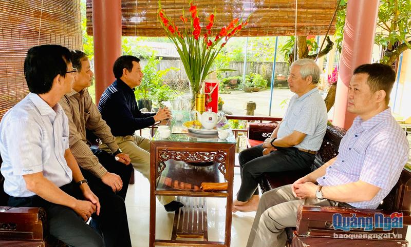 Chủ tịch UBND tỉnh Đặng Văn Minh thăm, chúc Tết gia đình nguyên lãnh đạo tỉnh
