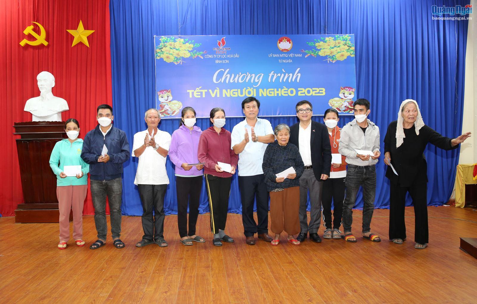 BSR tặng quà Tết cho người nghèo tại huyện Tư Nghĩa và phường Trần Phú