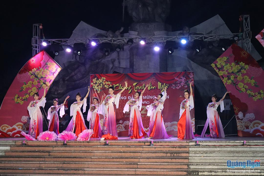 Trà Bồng tổ chức chương trình văn nghệ chào đón năm mới