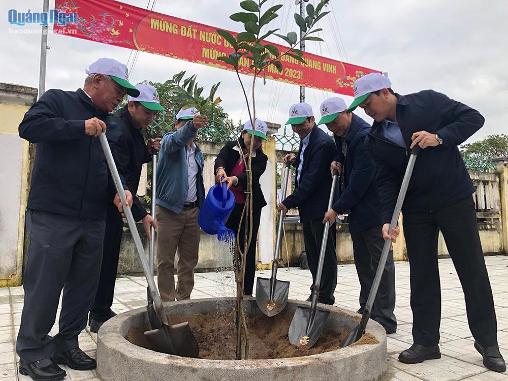 Huyện Nghĩa Hành phát động Tết trồng cây Xuân Quý Mão 2023
