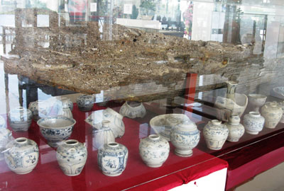 Bộ sưu tập thuyền cổ và gốm Chu Đậu, phát hiện tại Cù Lao Chàm, Quảng Nam của nhà sưu tập Lâm Dũ Xênh 