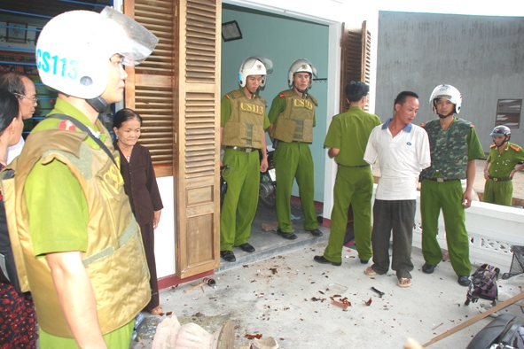 CS 113 kịp thời bắt giữ một đối tượng quậy phá, đánh người gây thương tích tại phường Trần Phú (TP.Quảng Ngãi).