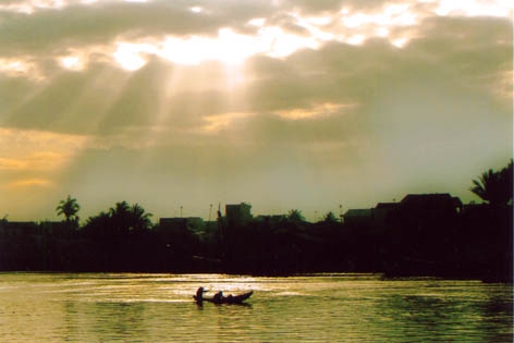 Buổi sáng ở cửa Đại - sông Trà