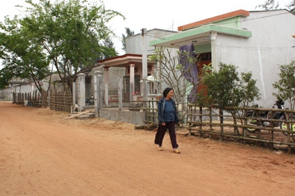 10  năm trôi qua, 102 hộ dân ở khu TĐC thôn Vĩnh Phú (Đức Lợi, Mộ Đức) vẫn mỏi mòn chờ sổ đỏ.