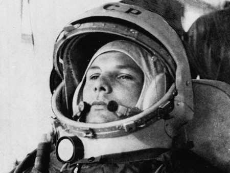 Yuri Gagarin là người đầu tiên bay vào vũ trụ hôm 12/4/1961. Ảnh: ABC News.