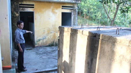 Công trình nhà vệ sinh, nước sinh hoạt ở trường tiểu học Ba Liên xuống cấp, bỏ hoang