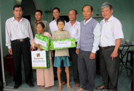Bàn giao nhà Đại đoàn kết cho gia đình bà Trần Thị Biết