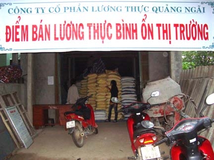 Điểm bán lương thực bình ổn giá của Công ty Lương thực Quảng Ngãi tại huyện đảo Lý Sơn.