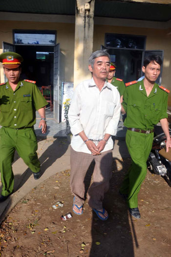 Ông Nguyễn Mùi bị bắt khẩn cấp để điều tra hành vi hành hạ người khác. Ảnh: Phunutoday