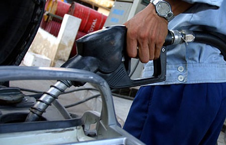 Trước biến động của giá xăng dầu thế giới, Bộ Tài chính cho biết 4 doanh nghiệp nhập khẩu đầu mối xăng dầu vừa gửi phương án tăng giá đến cơ quan này.
