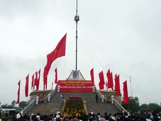 Lễ thượng cờ Thống nhất non sông bên bờ Hiền Lương
