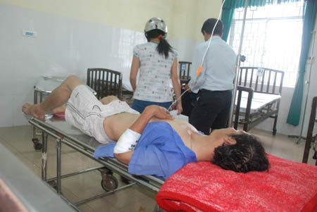 Tài xế xe khách đang cấp cứu tại Bệnh viện Quảng Ngãi