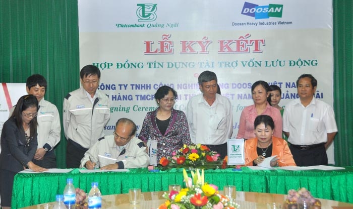 lễ ký kết tín dụng giữa Vietcombank Quảng Ngãi và Doosan Vina