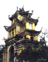Tam quan Đền thờ Nguyễn Công Trứ (Kim Sơn).
