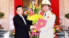  Chủ tịch nước Trương Tấn Sang trao Quyết định cho đồng chí Trần Đại Quang