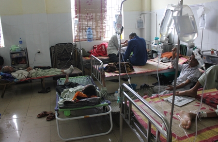 Cùng với việc tăng viện phí, Bệnh viện cần ưu tiên giải quyết tình trạng thiếu giường nằm tại các khoa, phòng