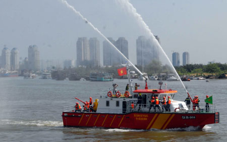  Tàu chữa cháy hiện đại nhất Việt Nam vừa được đưa vào sử dụng tại TP. Hồ Chí Minh