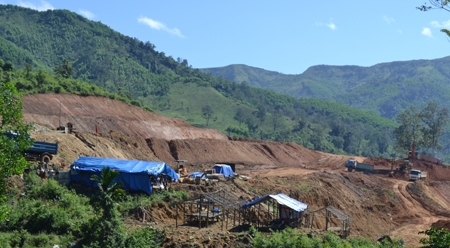 Khu tái định cư thôn Làng Mâm, xã Ba Bích đang gấp rút thi công để người dân trong khu vực nứt núi sớm có nơi ở mới.