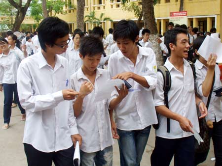    Tỷ lệ đỗ tốt nghiệp THPT ở Hà Nội thấp hơn năm trước.
