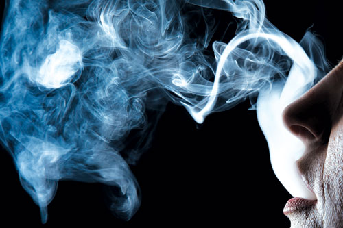  Dư cặn độc hại từ thuốc lá tỏa ra bám vào hầu như mọi bề mặt, tồn tại trong thời gian khá lâu gây ảnh hưởng rất xấu cho sức khỏe - Ảnh: Shutterstock