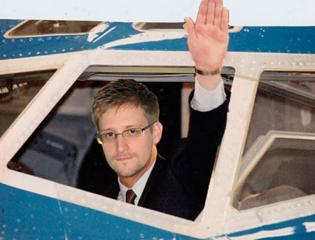 Snowden được tin đang cố thủ tại một sân bay ở Nga.