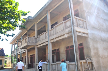  Công trình dãy nhà ở học sinh của trường thi công gần 4 năm vẫn chưa xong.