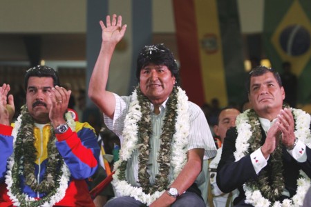 Nhiều lãnh đạo Nam Mỹ đã bày tỏ sự ủng hộ Tổng thống Bolivia Morales (giữa).