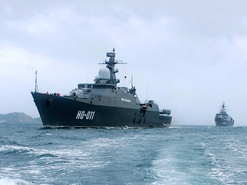 Cặp chiến hạm hiện đại nhất Đinh Tiên Hoàng (trước) và Lý Thái Tổ (sau) đang tuần tra bảo vệ chủ quyền trên biển - Ảnh: Trọng Thiết