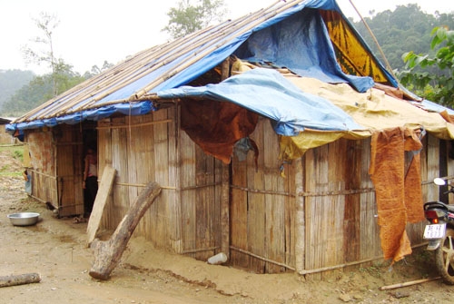 Những căn nhà “tạm” gần 3 tuổi của người dân thôn Nước Biếc