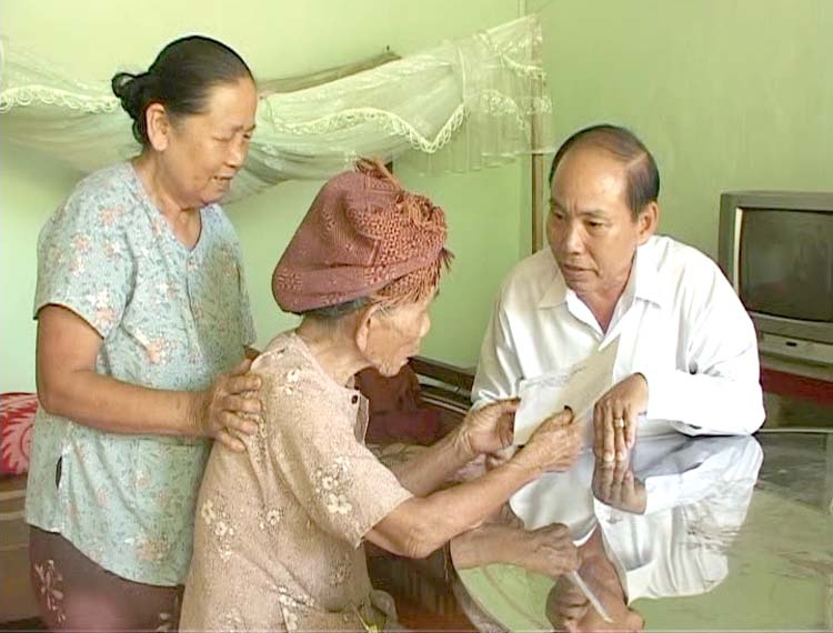 Chính quyền địa phương vẫn thường xuyên thăm hỏi động viên mẹ VNAH Phạm Thị Sót trong các ngày lễ, tết.