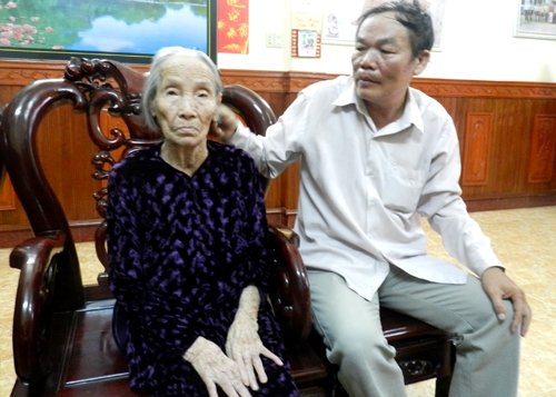 Mẹ Việt Nam Anh hùng Phạm Thị Lộc luôn đau đáu về hai người con chưa tìm được hài cốt.