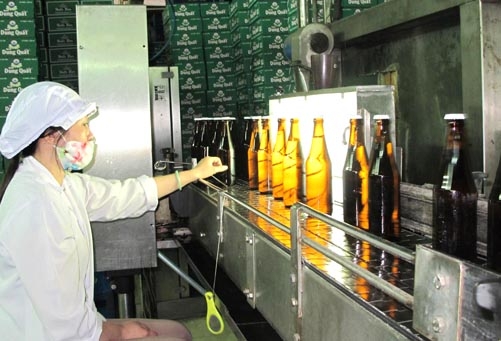  Nhà máy Bia Dung Quất, một trong những doanh nghiệp đóng nguồn ngân sách lớn cho tỉnh. 