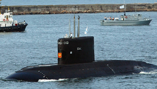 Tàu ngầm lớp Varshavyanka được cải tiến từ phiên bản tàu ngầm lớp Kilo (Ảnh: RIA)